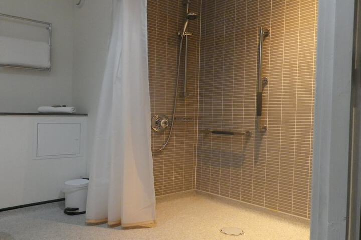 Room 5 of 123