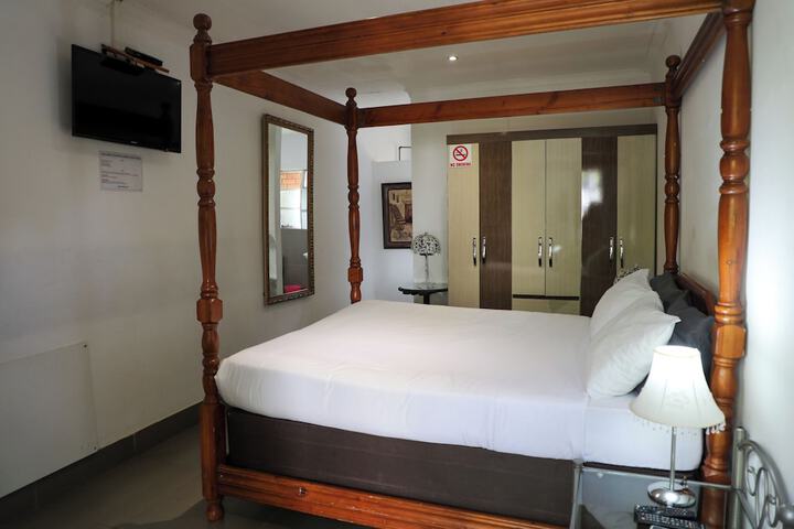 Room 13 of 40