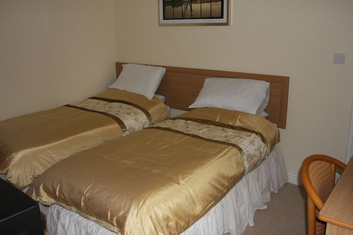 Room 5 of 11