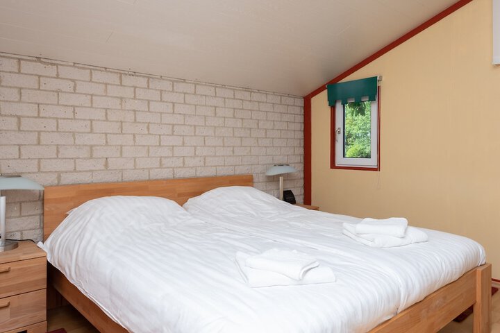 Room 2 of 26