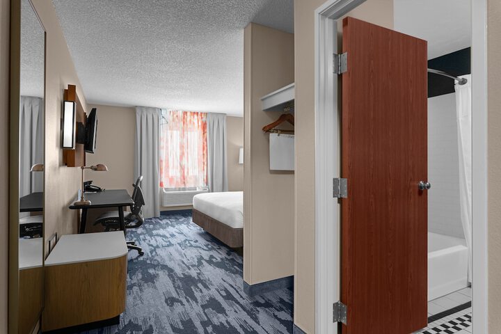 Room 10 of 17
