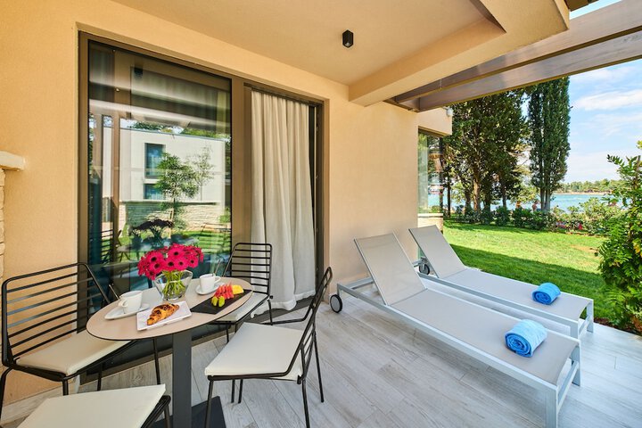 Terrace/Patio 19 of 66