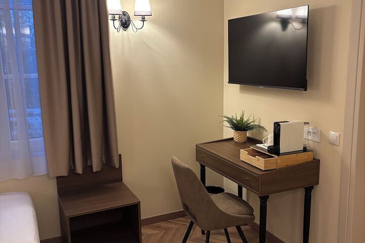 Room 6 of 115