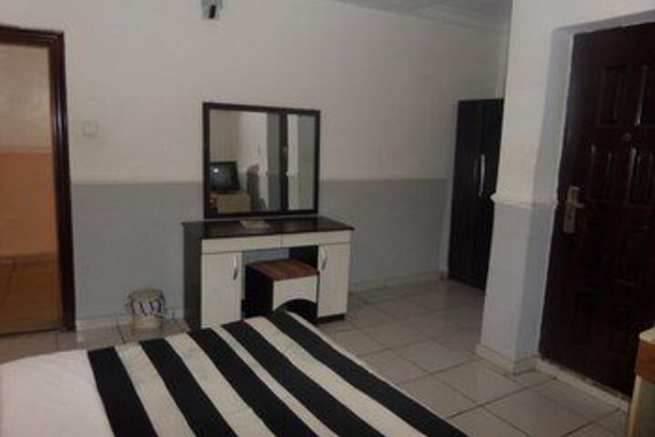 Room 9 of 13