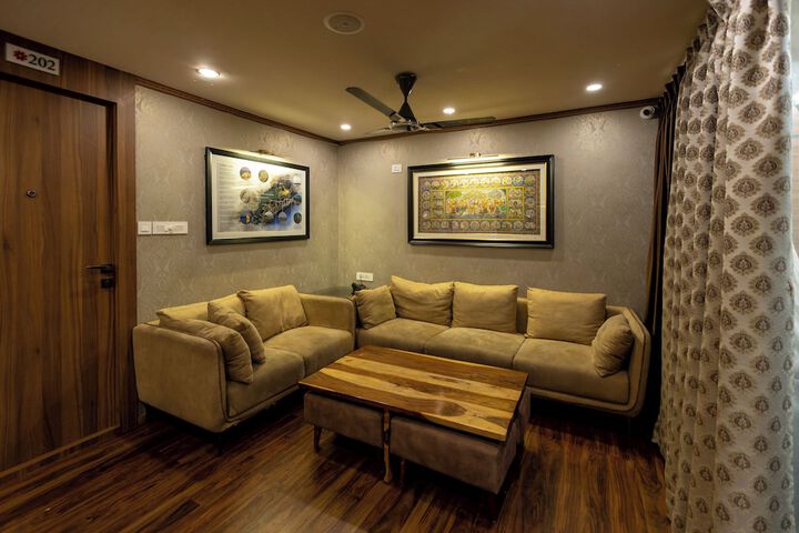 Room 8 of 19
