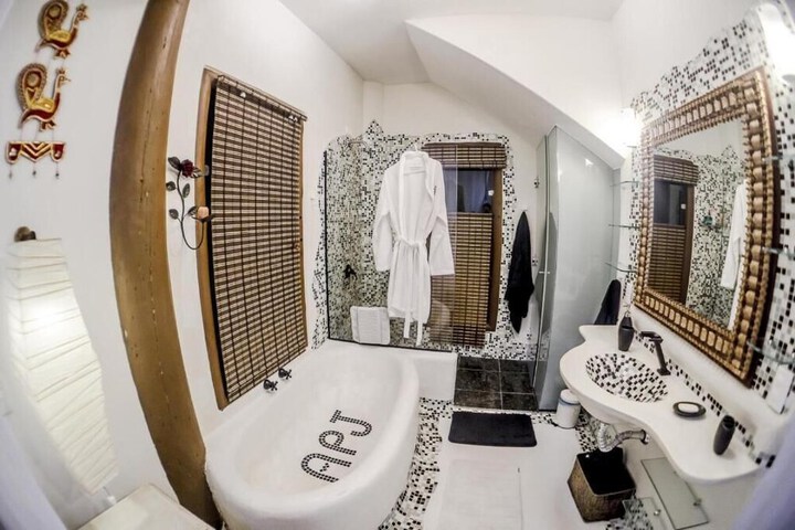 Room 28 of 62