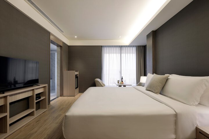 Room 12 of 65