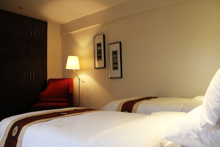 Room 5 of 102