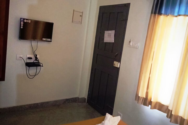 Room 5 of 33