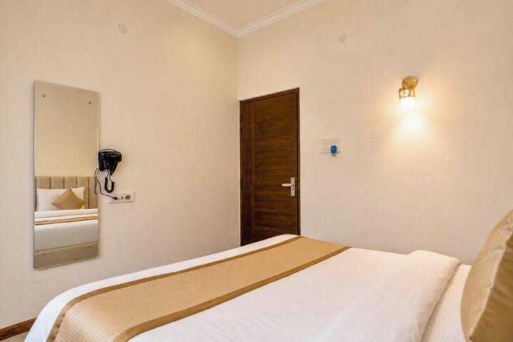 Room 30 of 143