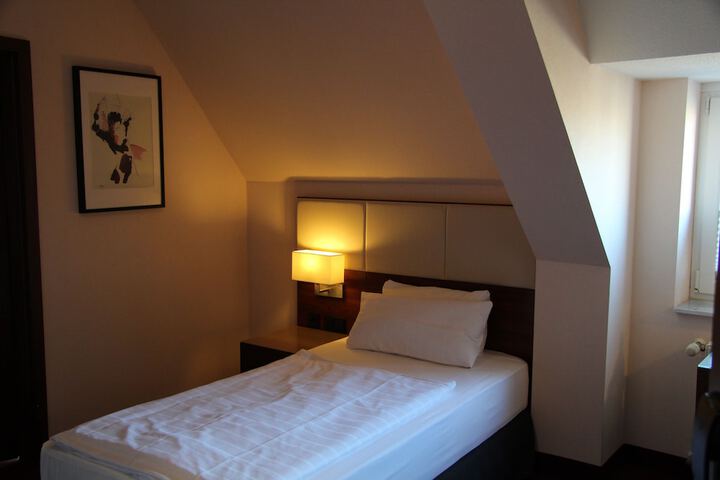 Room 8 of 59