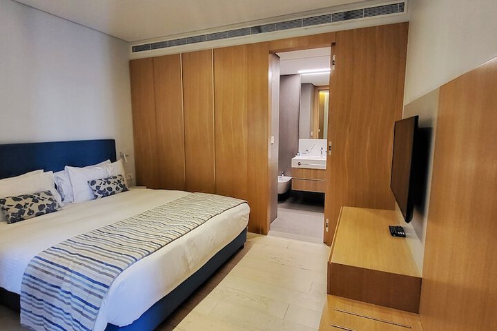 Room 11 of 64