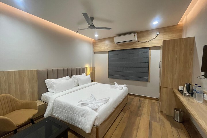 Room 5 of 17