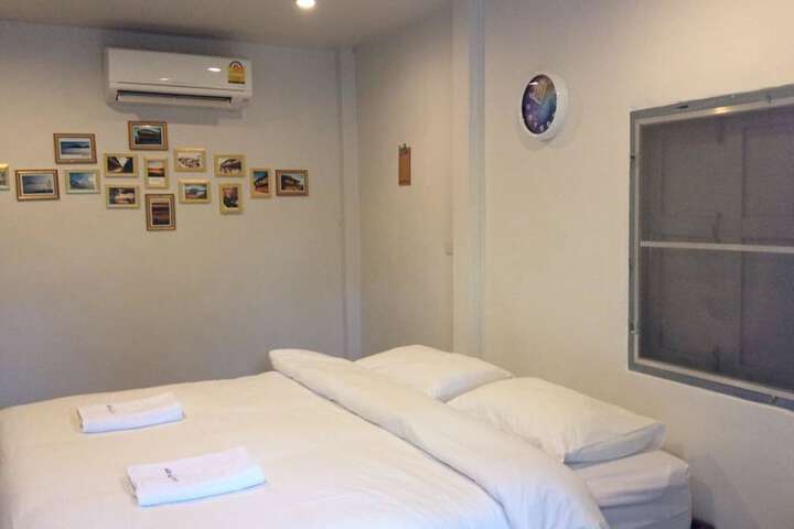Room 10 of 38
