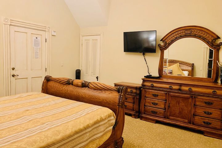 Room 9 of 95