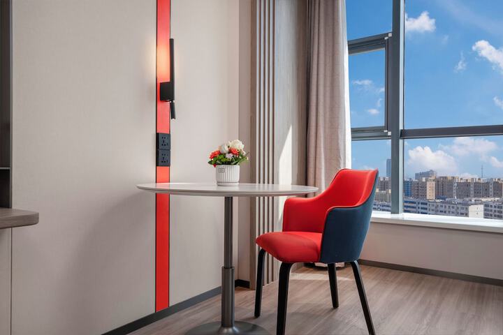 Room 26 of 43