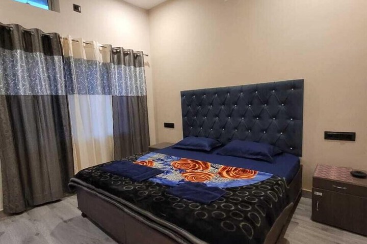 Room 2 of 12