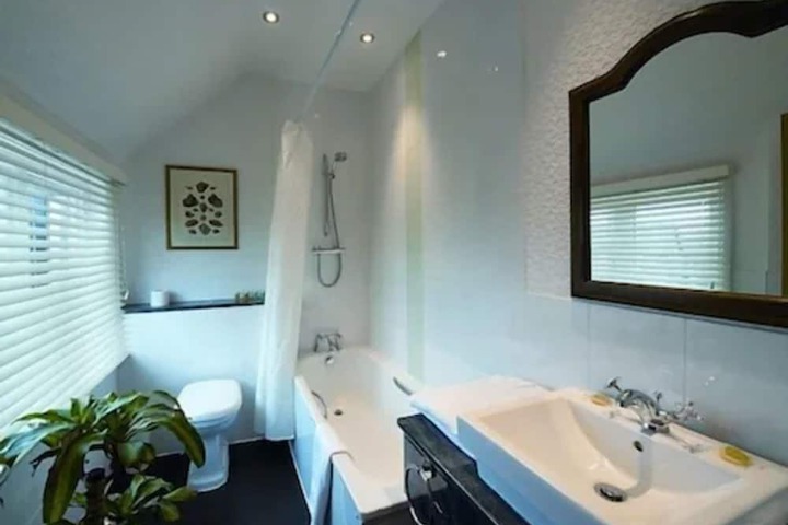 Room 5 of 25