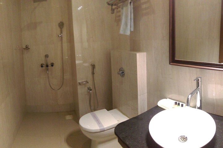Room 16 of 25