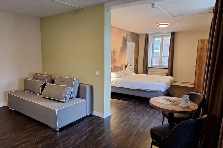 Room 6 of 32