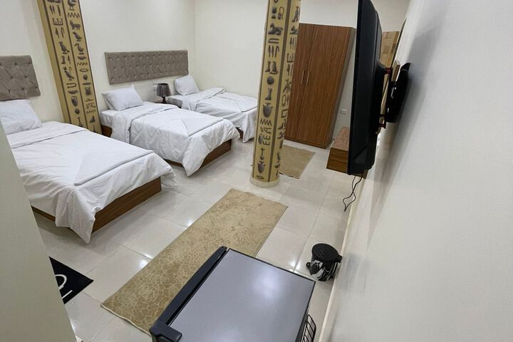 Room 13 of 18