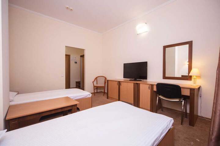 Room 2 of 10