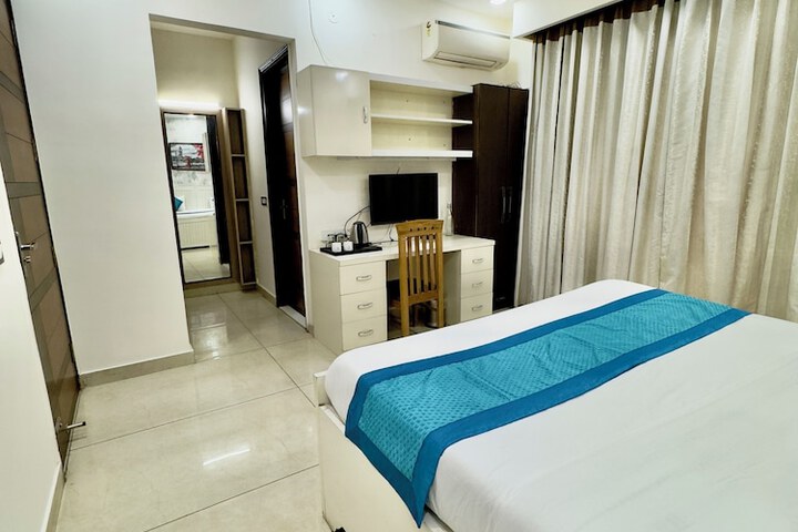 Room 8 of 30