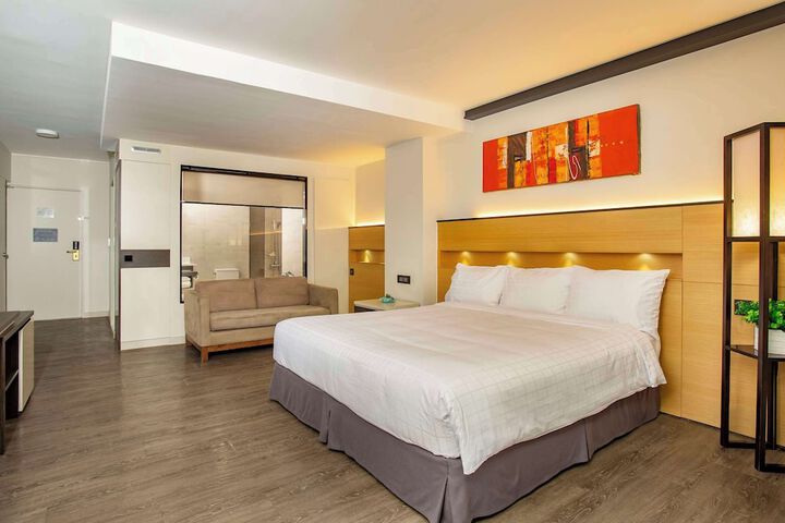 Room 4 of 51