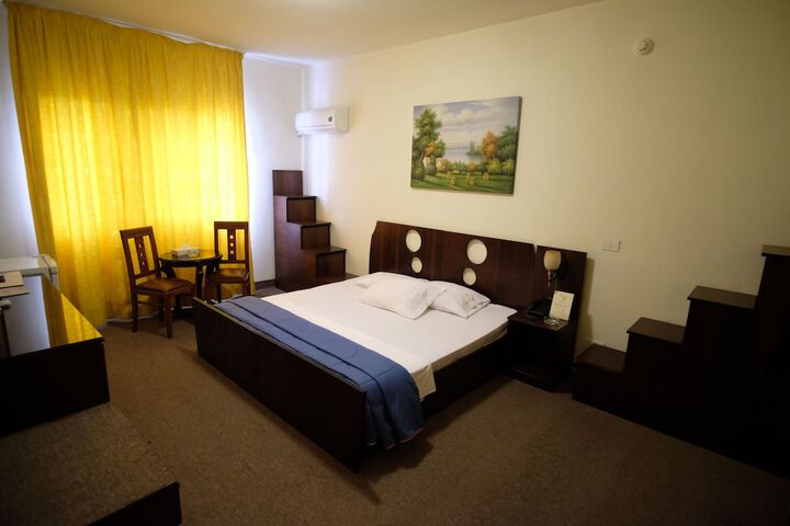 Room 18 of 60