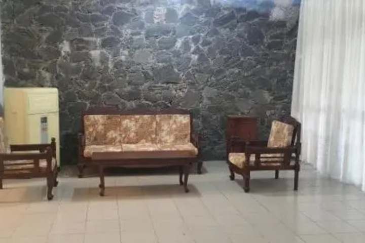 Room 11 of 18