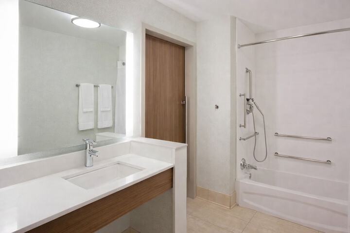 Room 30 of 53