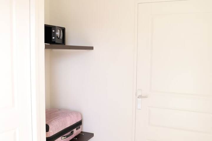 Room 18 of 97