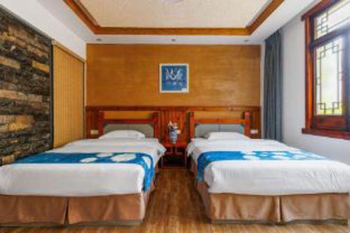 Room 9 of 10