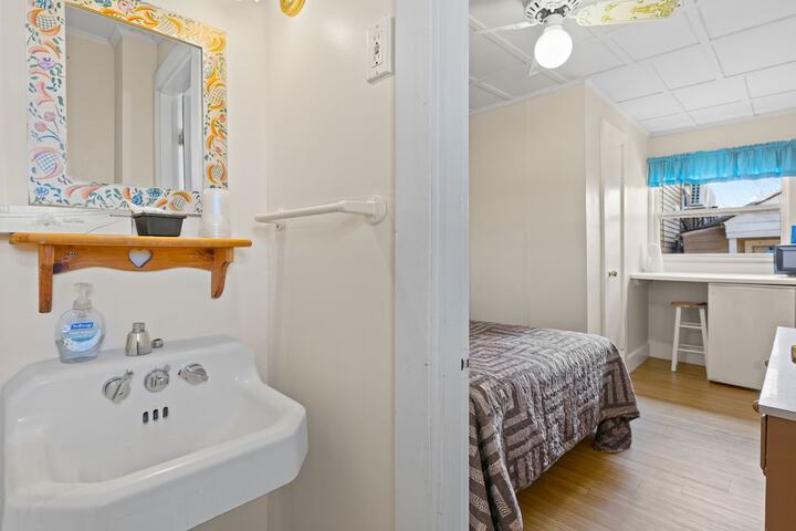 Room 33 of 37