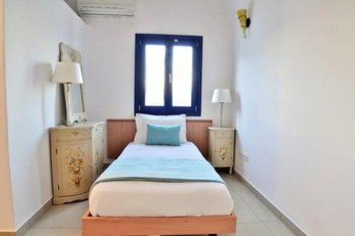 Room 3 of 6