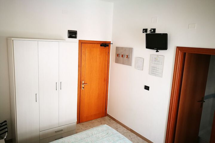 Room 11 of 42