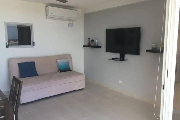 Room 2 of 10