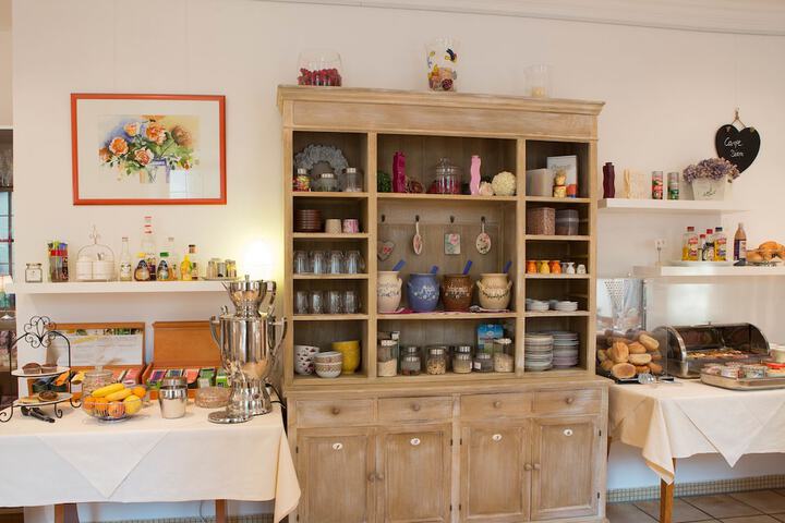 Breakfast/Coffee Service 59 of 108