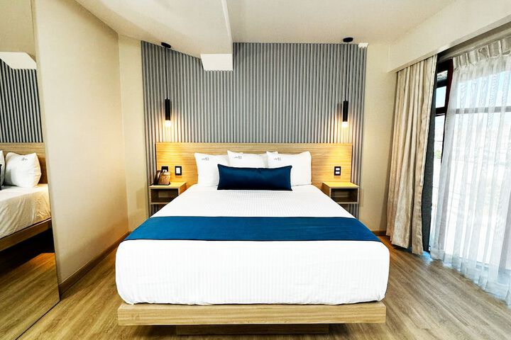 Room 5 of 11