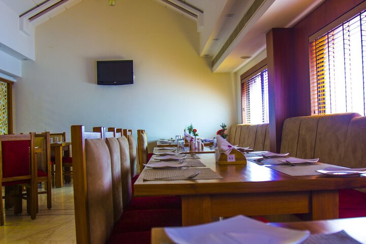 Dining 25 of 35
