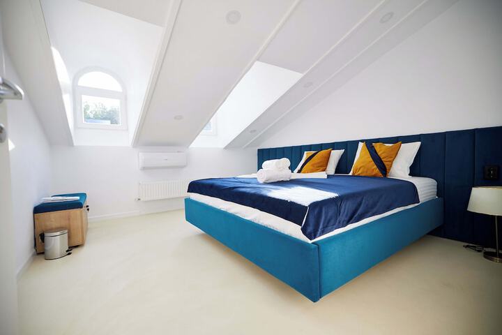 Room 7 of 23