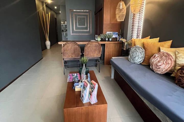 Entrance & Lobby