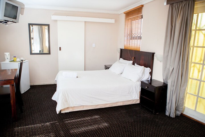 Room 8 of 28