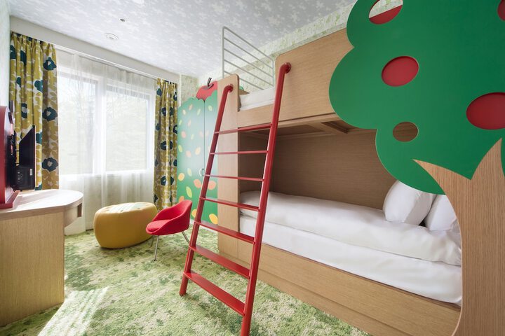 Room 12 of 169