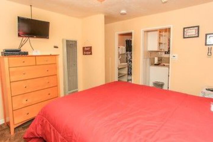 Room 8 of 14