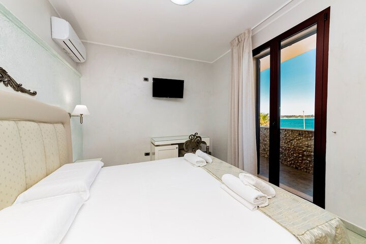 Room 23 of 48