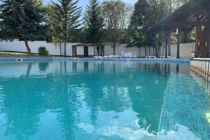 Pool 14 of 21