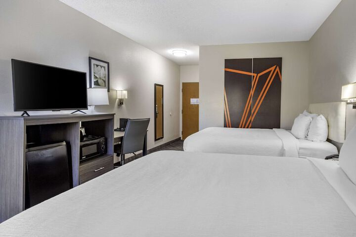 1 Queen Bed (9 of 9)