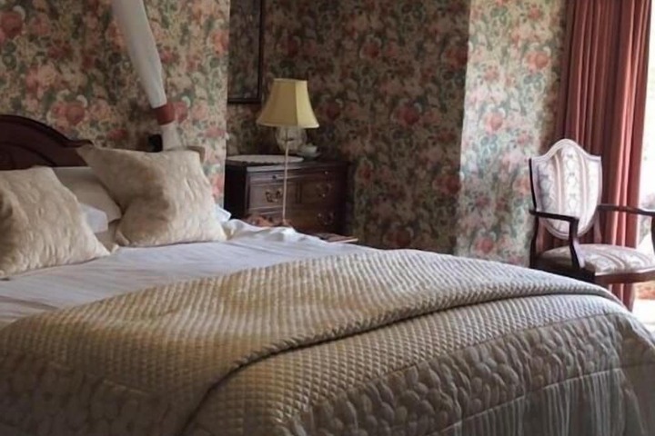 Room 5 of 17