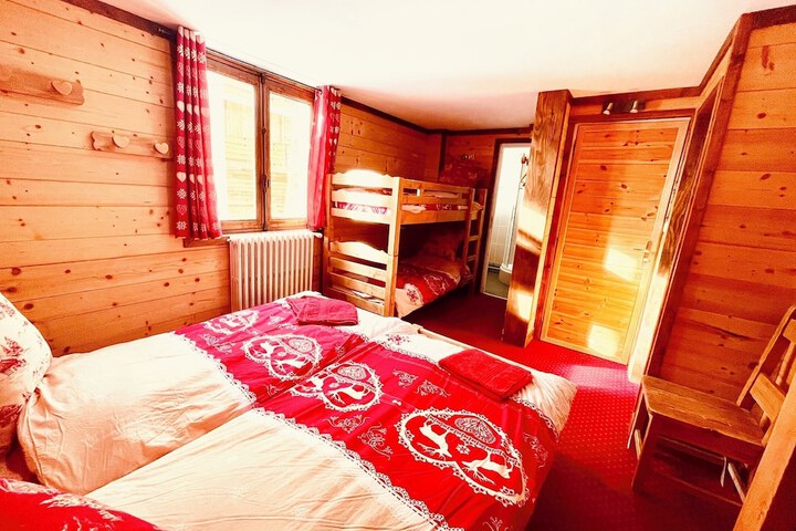 Room 4 of 82